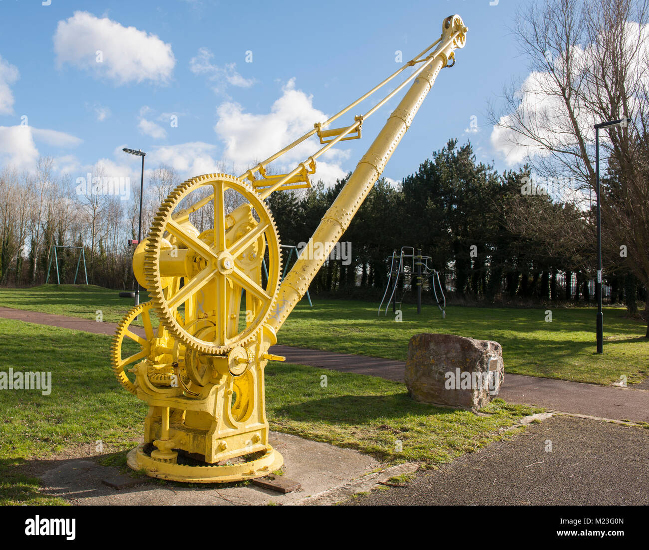 Un vieux palan sur l'affichage à l'Redbridge Wharf Park, à côté de la rivière Test à Redbridge, Southampton, Hampshire, Angleterre - don par ABP Southampton. Banque D'Images