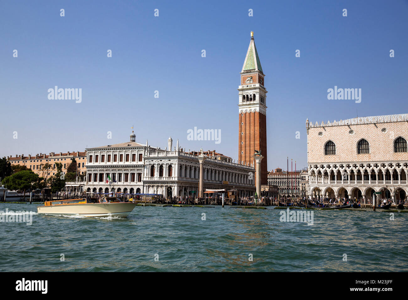 Piazza San Marco vue depuis l'eau, Venise, Italie Banque D'Images