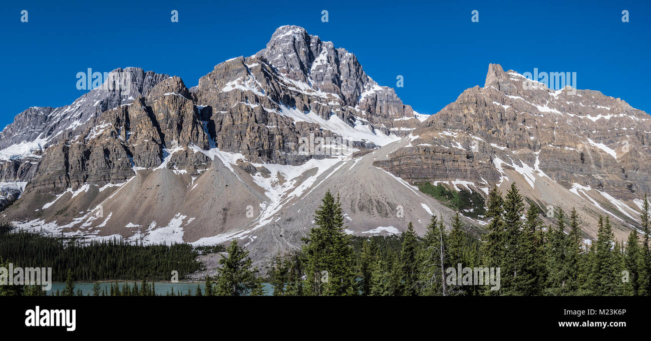 Peaks près du glacier Crowfoot, promenade des Glaciers, Banff National Park, Alberta, Canada. Banque D'Images