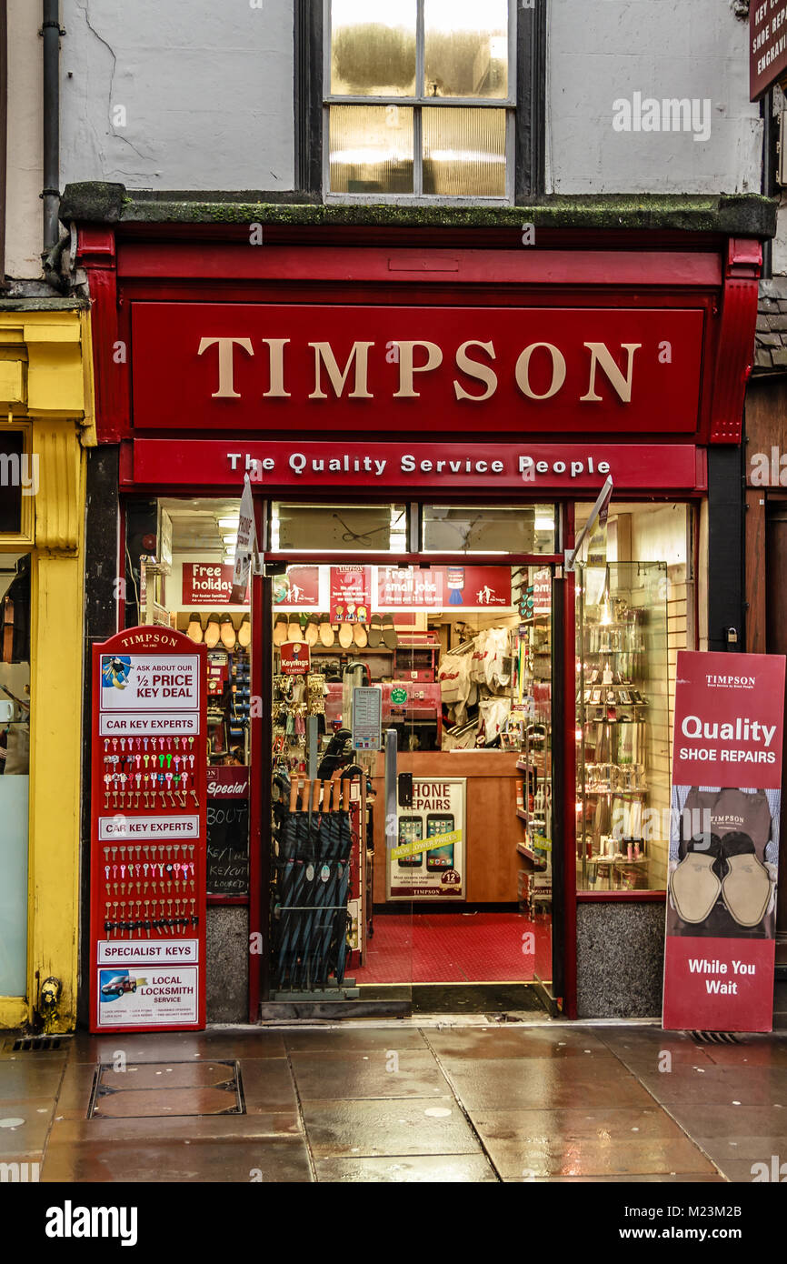 Réparation de chaussures et clé Timpson boutique coupe sur Cornmarket Street, Oxford, Oxfordshire, Angleterre. Feb 2018 Banque D'Images