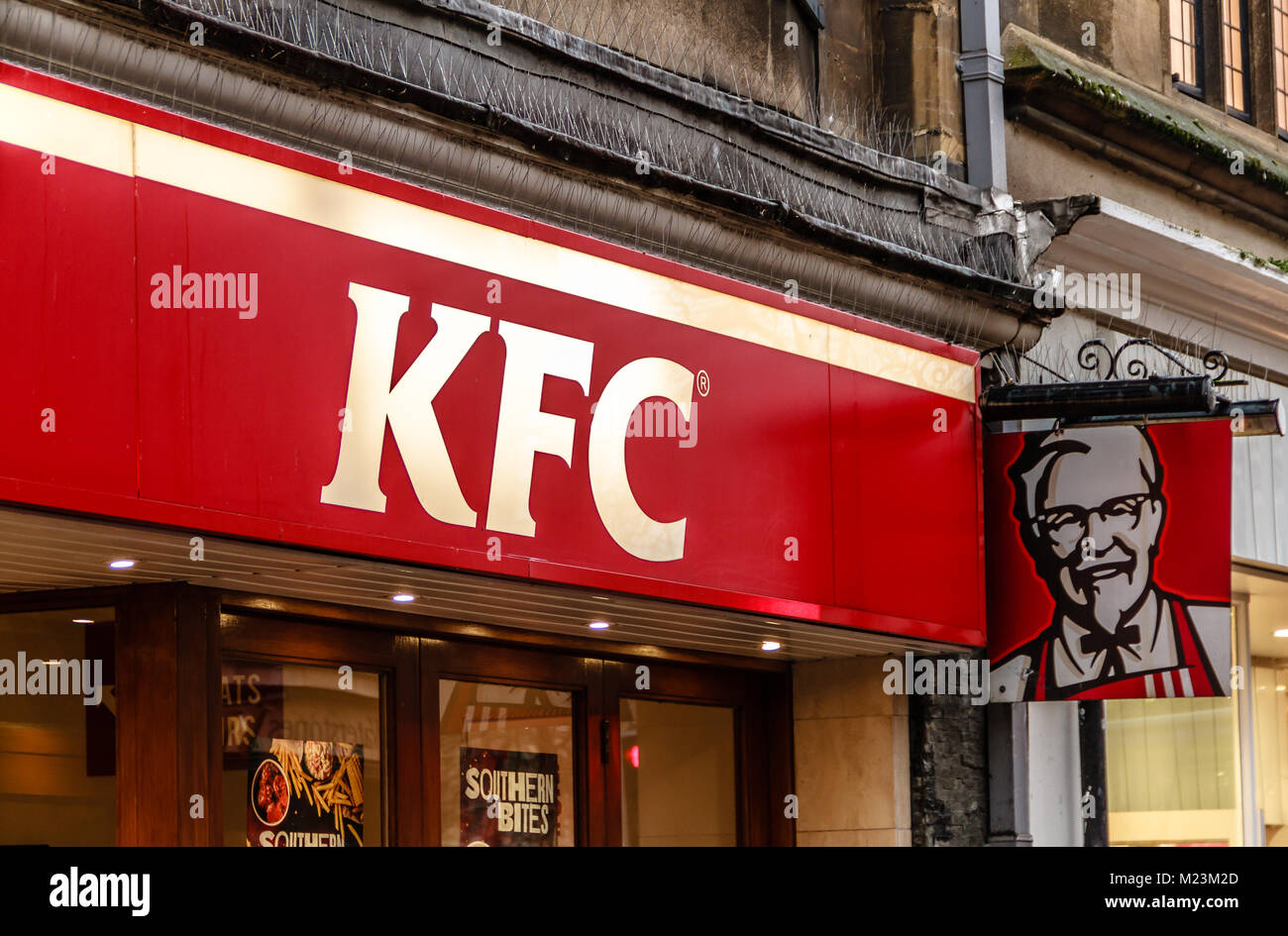 Poulet frit KFC sur Cornmarket Street en devanture, Oxford, Oxfordshire, Angleterre. Feb 2018 Banque D'Images
