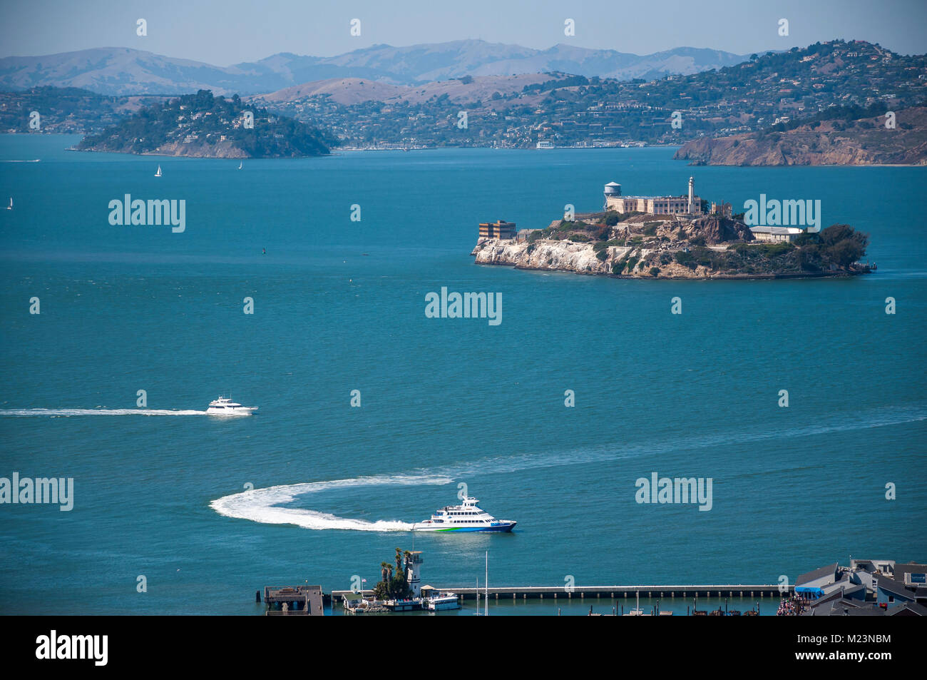 SAN FRANCISCO, CALIFORNIE - 9 septembre 2015 - Vue du Pier 39 et l'île d'Alcatraz de Coit Tower Banque D'Images