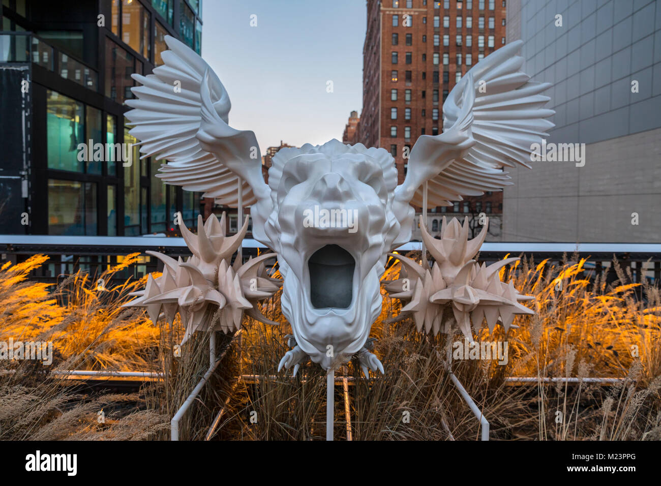 High Line New York, des mutations sculture, Marguerite Humeau SPHINX propose JOACHIM, un sphinx comme un lion ailé qui protège le site contre d'éventuels Banque D'Images