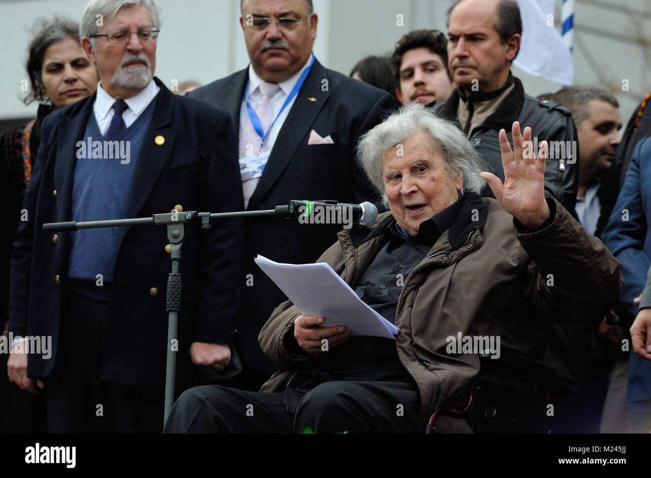Athènes, Grèce, 4 février 2018. Compositeur grec Mikis Theodorakis au rassemblement à la place Syntagma contre l'utilisation du terme "Macédoine" dans le différend avec le nom de l'ARYM à Athènes, Grèce. Crédit : Nicolas Koutsokostas/Alamy Live News. Banque D'Images