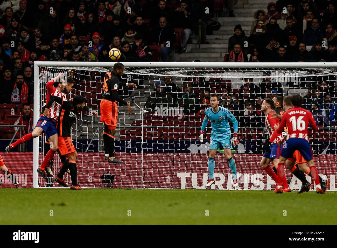 Geoffrey Kondogbia (Valence FC) en action pendant le match de la Liga match entre l'Atlético de Madrid vs Valencia CF au stade Wanda Metropolitano de Madrid, Espagne, le 4 février 2018. Más Información Gtres Crédit : Comuniación sur ligne, S.L./Alamy Live News Banque D'Images