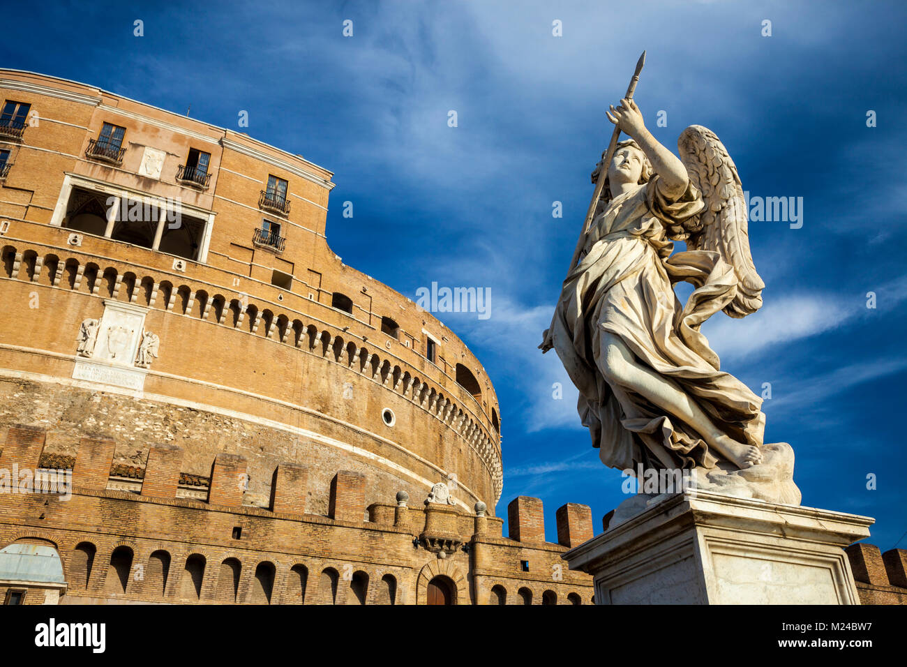 Château Saint Ange, également connu sous le mausolée d'Hadrien au coucher du soleil, Rome, Italie, Europe. Ancienne Rome tombeau de l'empereur Hadrien. Banque D'Images