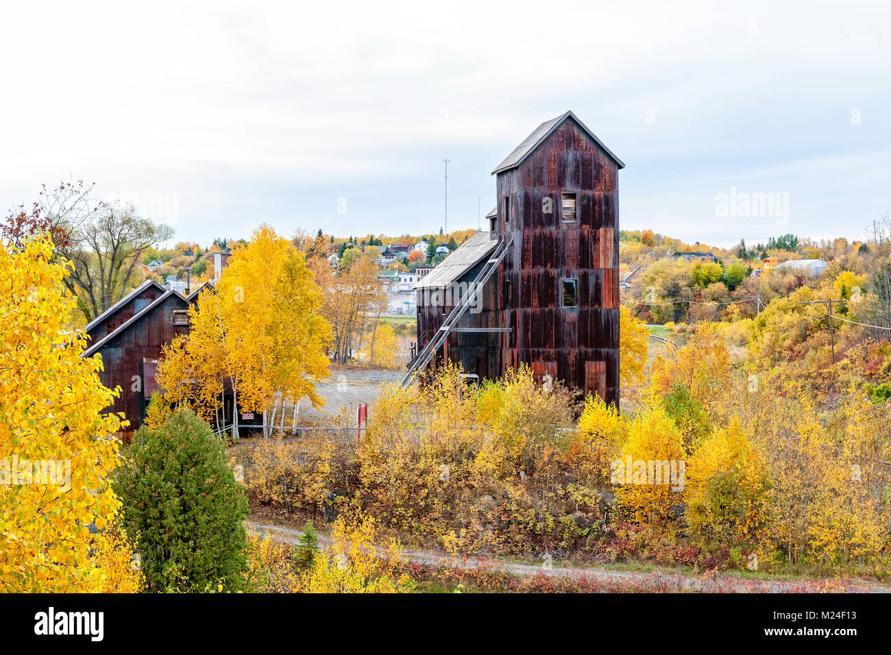 Un chevalement vintage à Cobalt, en Ontario à l'automne Banque D'Images