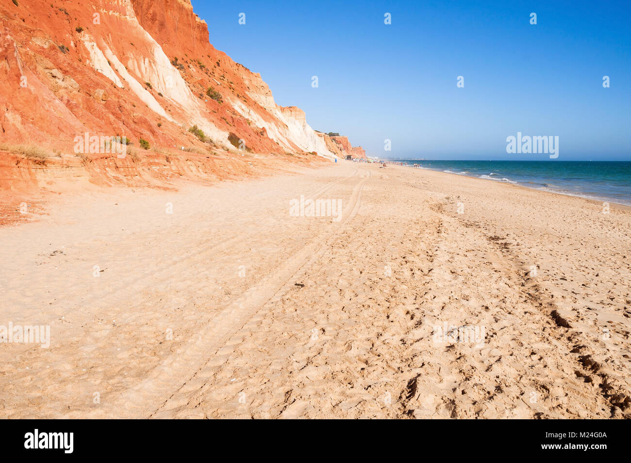 Belle vue sur la plage de Falesia dans la région de l'Algarve, Portugal Banque D'Images