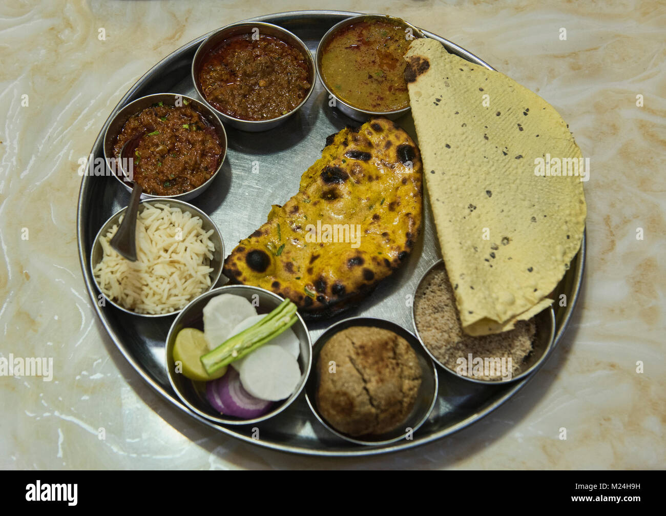Thali traditionnelle du Rajasthan, Jaipur, Inde Banque D'Images