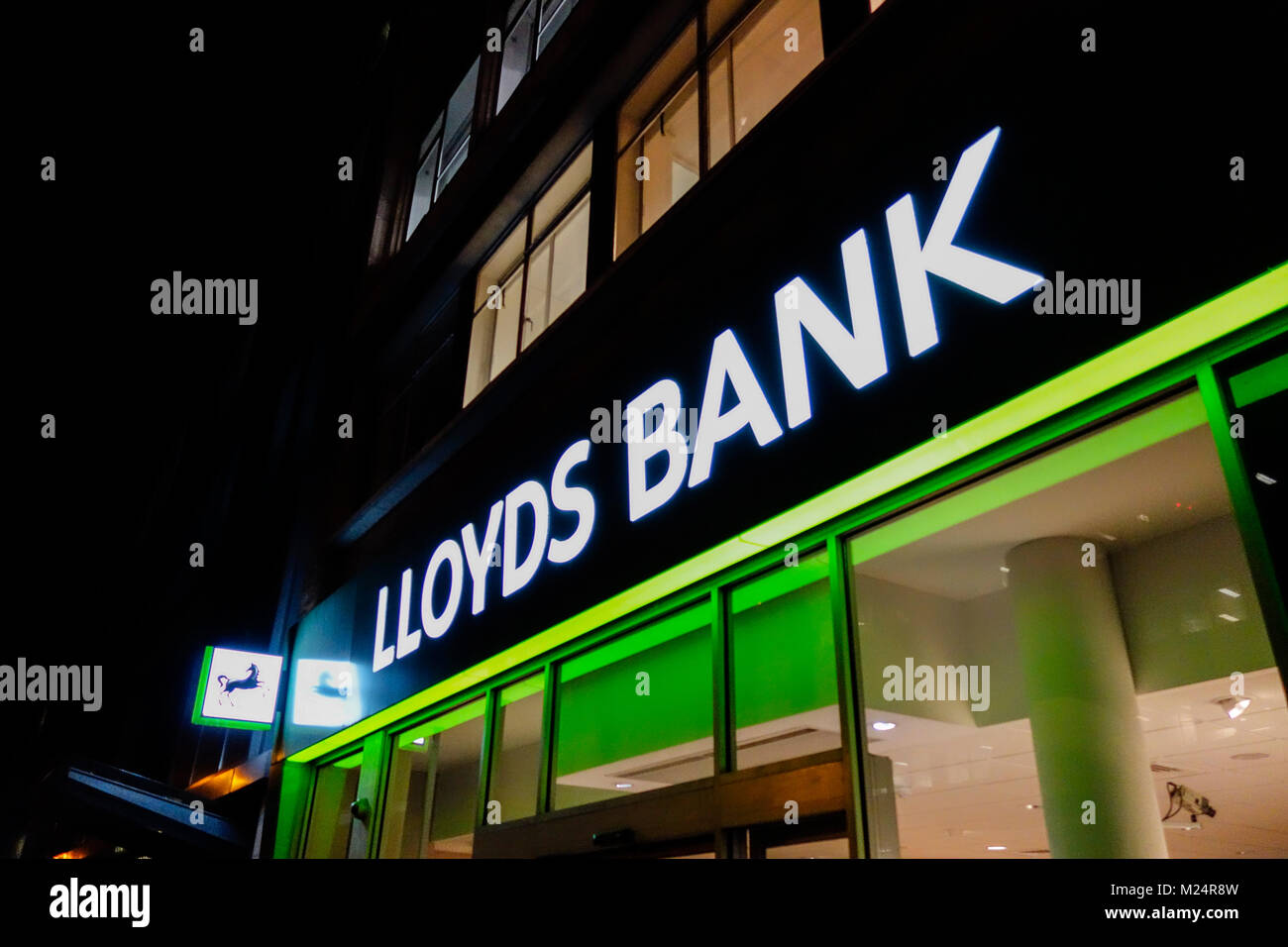 Extérieur de la Lloyds Bank PLC sur Tottenham Court Road, Londres, UK Banque D'Images