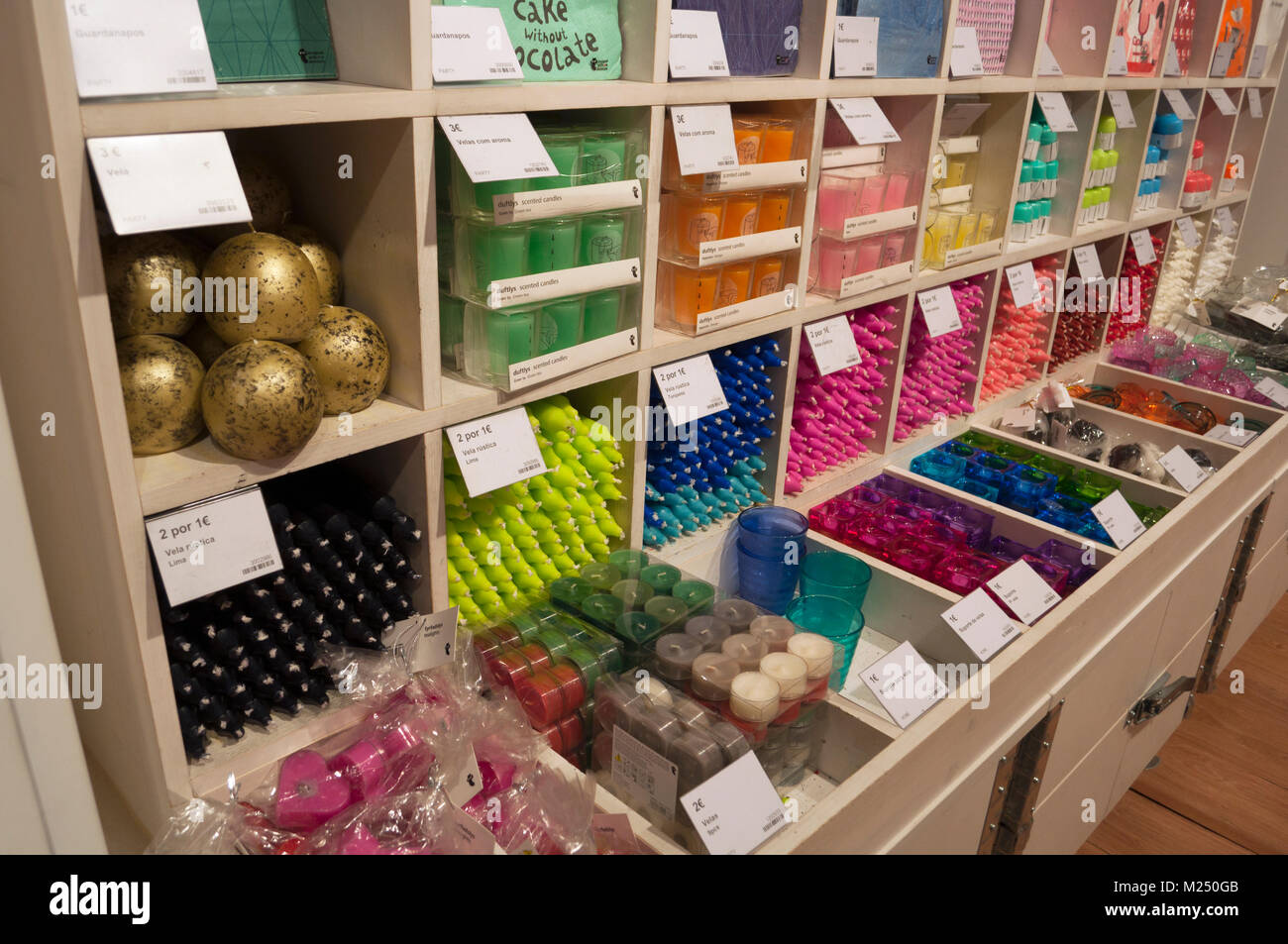 Bougies dans un magasin. Portugal Banque D'Images