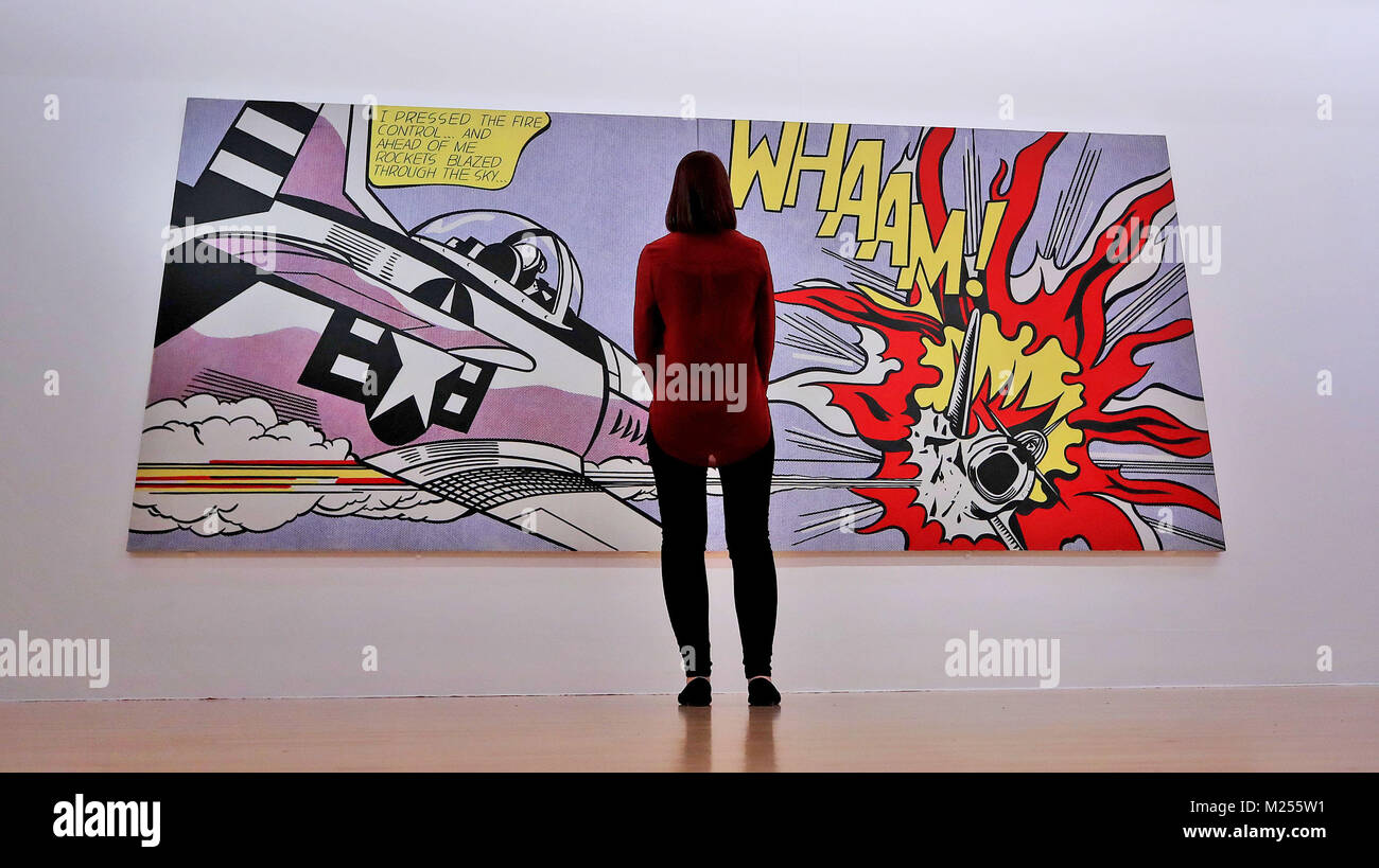 Le Whaam de Roy Lichtenstein ! 1963 est exposé à Tate Liverpool alors que la galerie marque le début de son 30e anniversaire. La peinture a récemment subi une conservation révolutionnaire en utilisant une technique nouvellement découverte qui a ramené les couleurs et le design de Whaam! À la vie. Banque D'Images