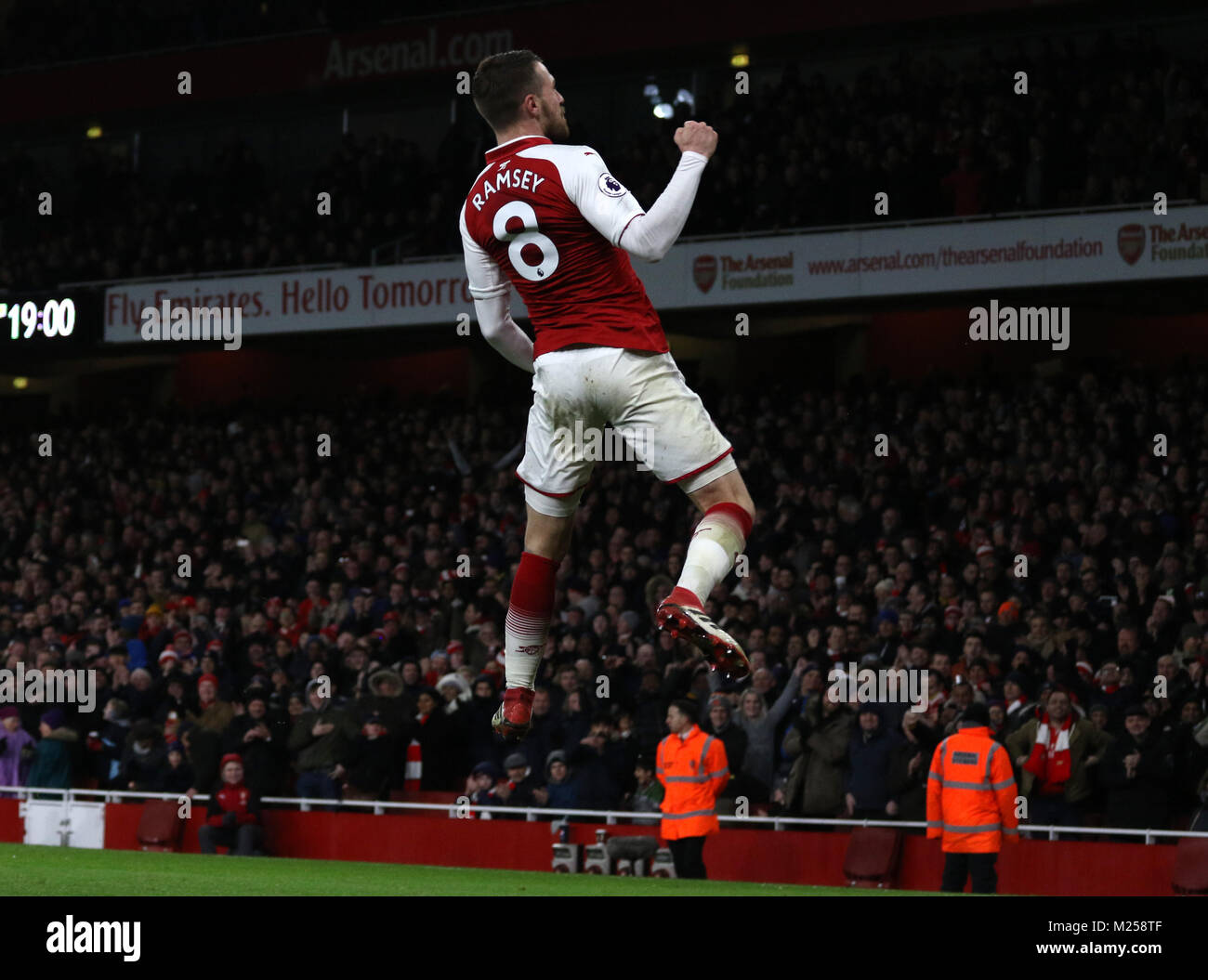 Londres, Royaume-Uni. 3, 2018. Aaron Ramsey (A) célèbre obtenir son hat-trick et marquant le cinquième but d'Arsenal (5-1) à l'Arsenal v Everton Premier League anglaise correspondent, à l'Emirates Stadium, Londres, le 3 février, 2018 **CETTE PHOTO EST POUR UN USAGE ÉDITORIAL UNIQUEMENT** Crédit : Paul Marriott/Alamy Live News Banque D'Images