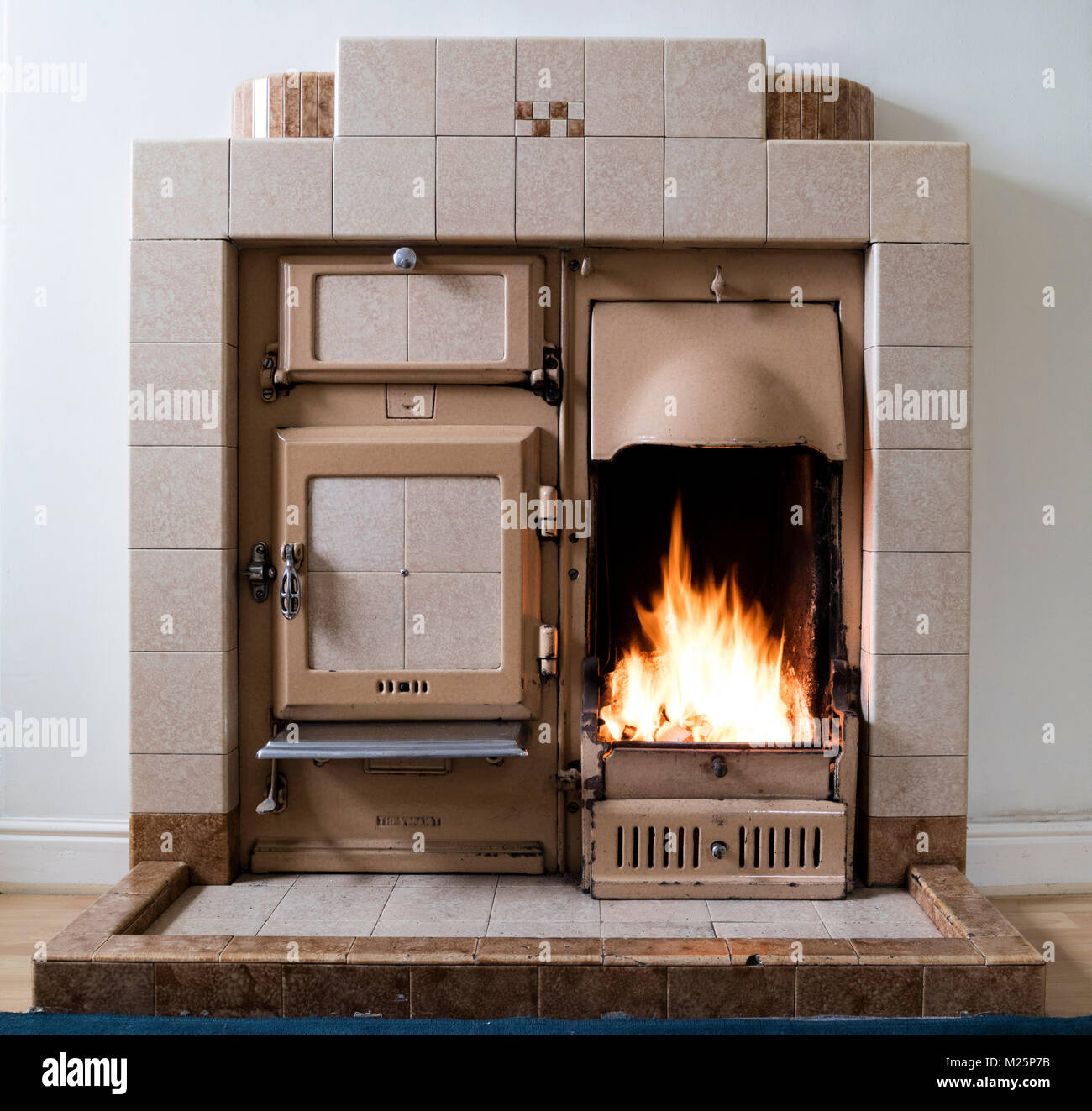 Fonte yorkiste feu émaillé et équipé la gamme 1940 de l'ICCA, au Royaume-Uni. Banque D'Images