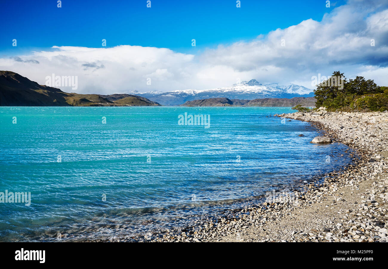 Lac Turquoise dans le Parc National Torres del Paine, Chili. Banque D'Images