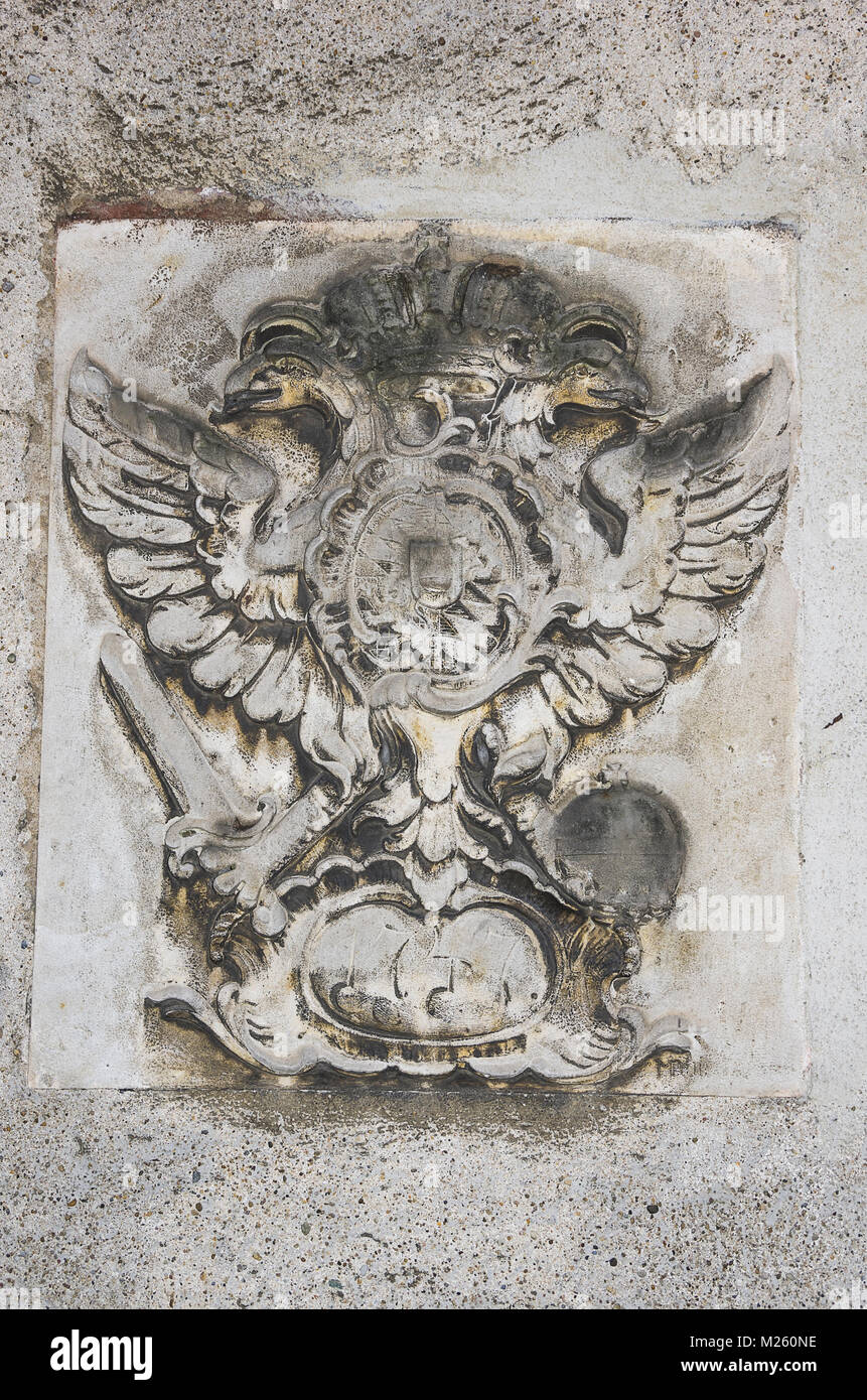 L'allégement de la murale de l'aigle impérial à l'ancienne chapelle, sur la rue Speichergasse à Regensburg, Bavière, Allemagne. Banque D'Images