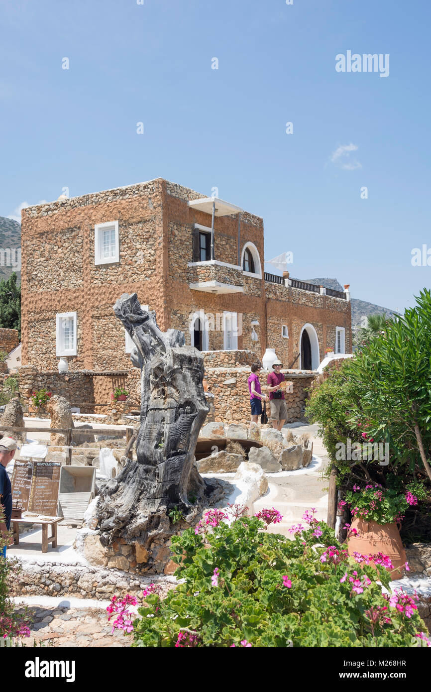 Maison typique crétois et le jardin à Lychnostatis Open Air Museum, Crète Hersonissos, Crète (Héraklion Région, Crète, Grèce) Banque D'Images