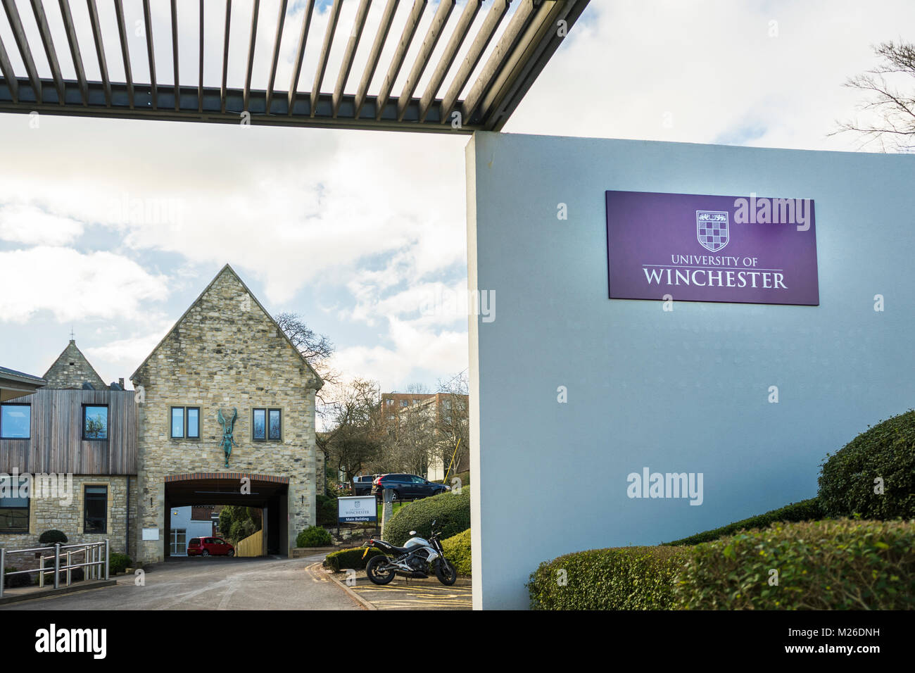 Entrée principale au campus King Alfred à l'Université de Winchester février 2018, Winchester, Hampshire, Angleterre, Royaume-Uni Banque D'Images