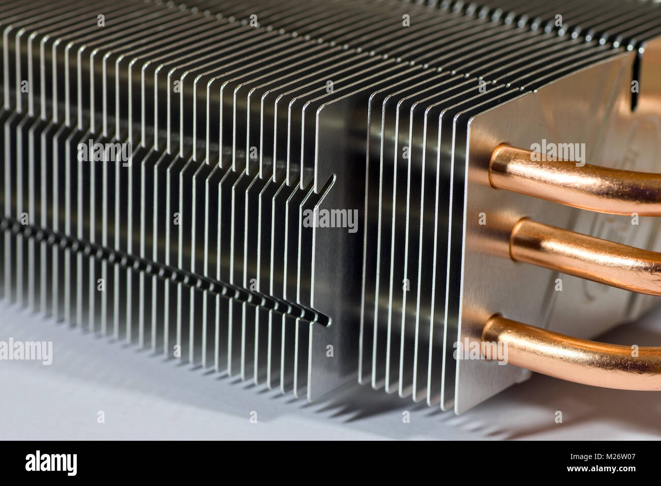 Radiateur en aluminium avec caloduc en cuivre close-up Banque D'Images