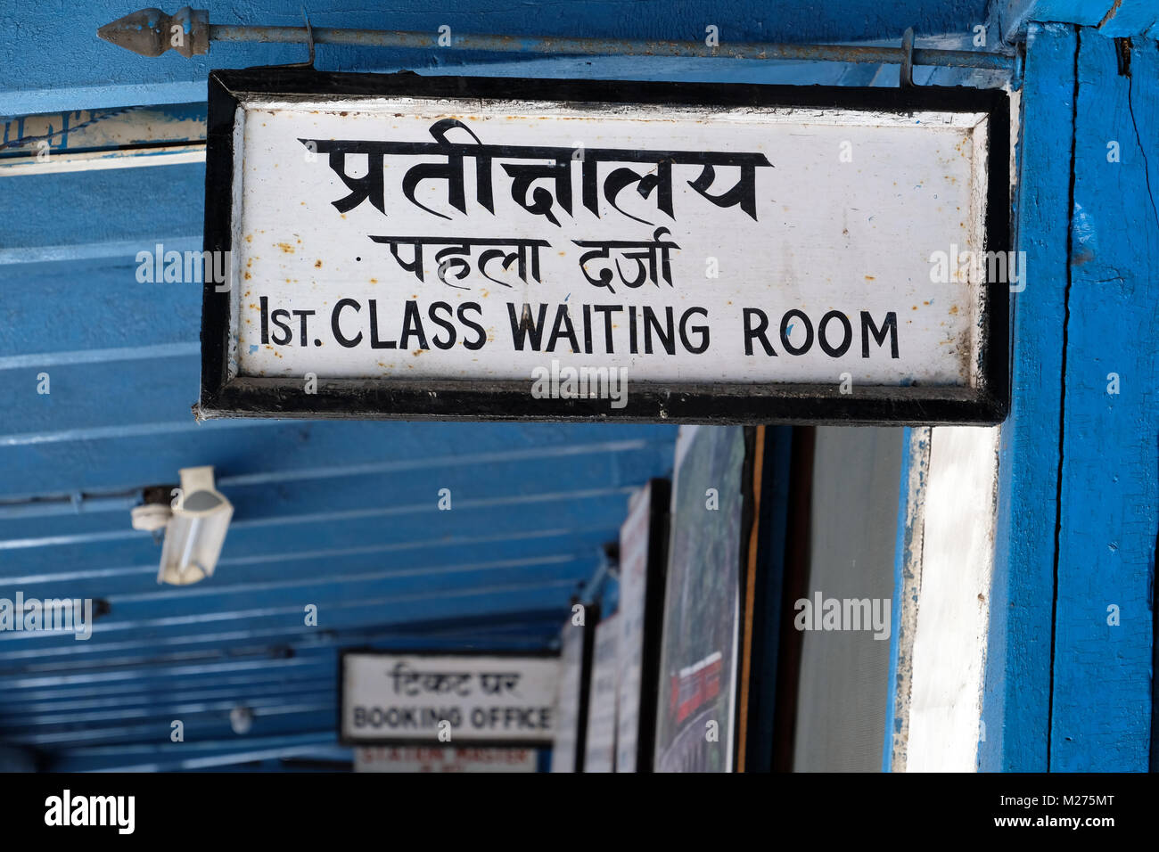 1er / salle d'attente de première classe sur une station sur le 'petit train' ligne de chemin de fer de Kalka à Shimla, Inde Banque D'Images