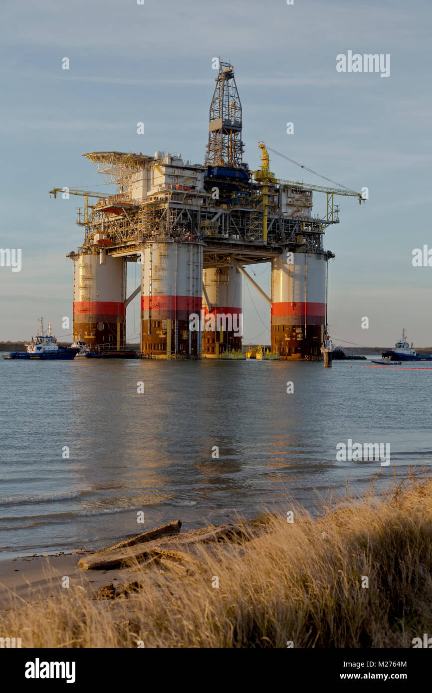'Big Foot' de l'océan au large de Chevron, plate-forme de forage de pétrole et de gaz naturel, appareille de Ingleside, Texas, Golfe du Mexique. Banque D'Images