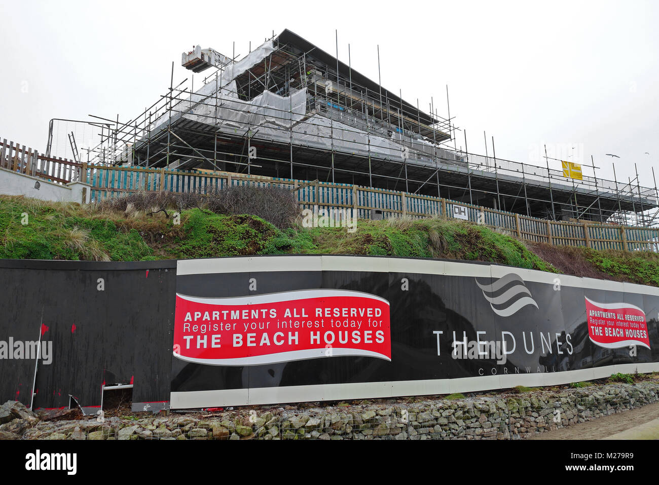 Nouveau front de mer Appartements et maisons en construction dans la région de broad oak, Cornwall, England, UK. Banque D'Images