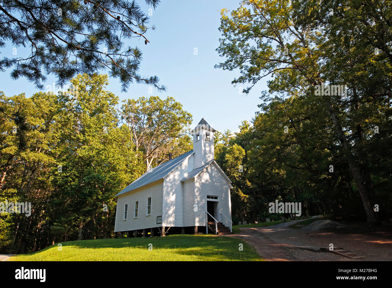 La Cades Cove Methodist Baptist Church, construit en 1902, un petit journal blanc structure dans le Great Smoky Mountains National Park, California, USA Banque D'Images