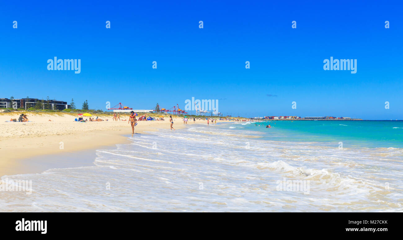 Leighton Beach à la plage sud en direction de Port et Fremantle. L'ouest de l'Australie Banque D'Images