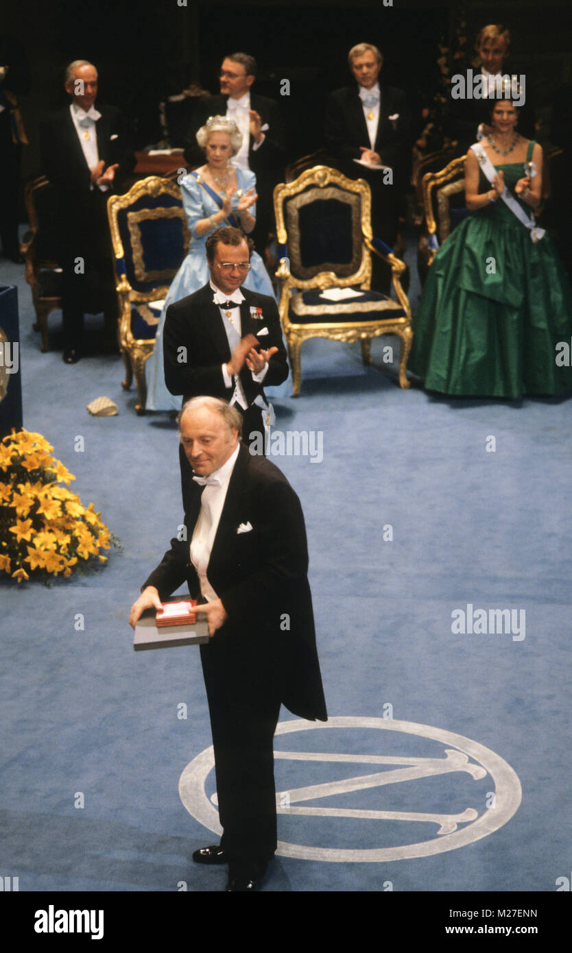 JOSEPH BRODSKY 1987 laeureats Auteur USA Prix Nobel NobelPrize recevant le roi suédois de Carl XVI Gustav à Stockholm Concert Hall Banque D'Images