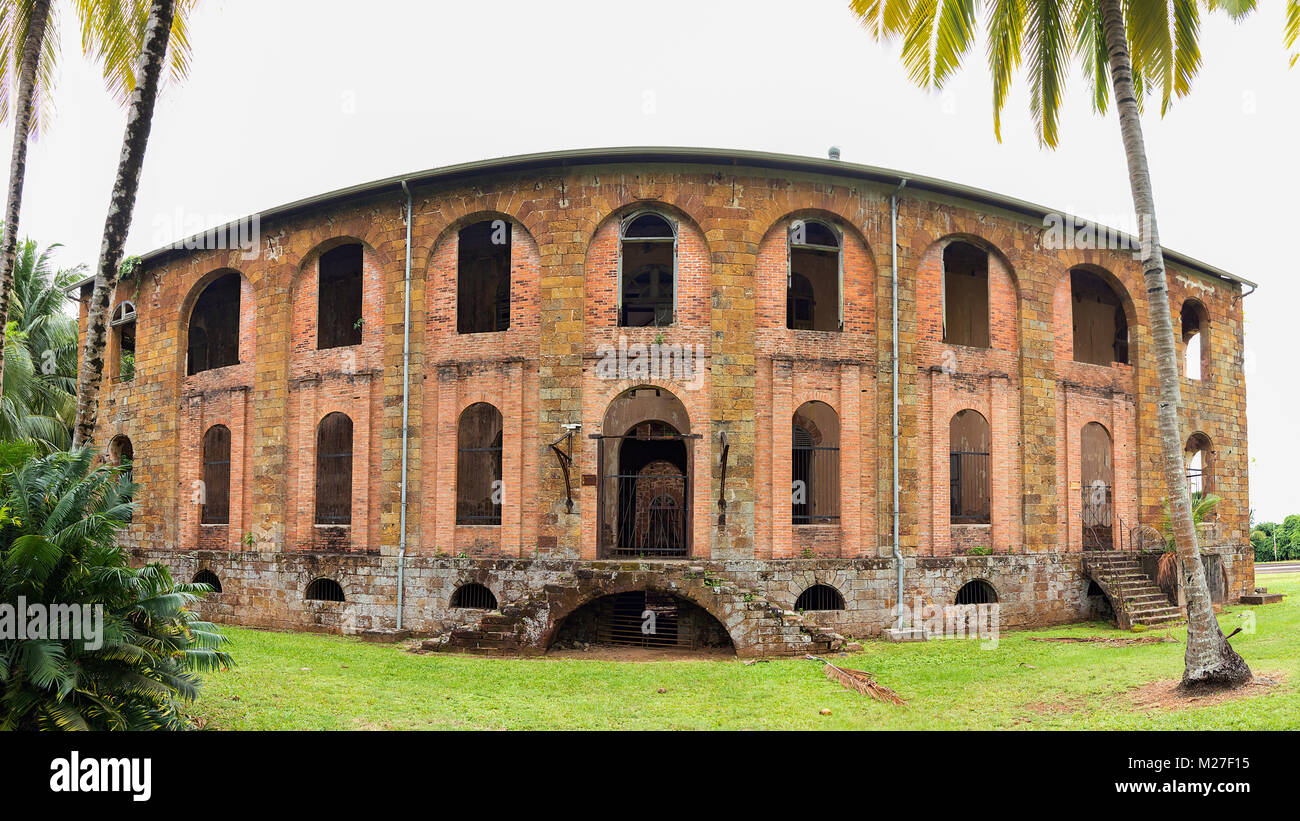 Vue panoramique d'un ancien hôpital militaire de convitcs sur Royal Island, îles du salut Ile du salut, en Guyane française. Banque D'Images