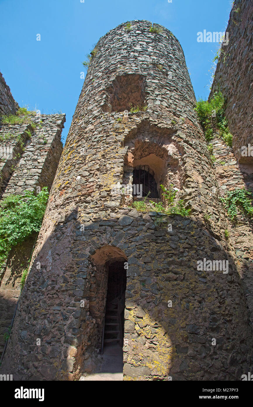 Tour de guet médiévale au château ruines de Saarburg à rivière Sarre, Rhénanie-Palatinat, Allemagne, Europe Banque D'Images