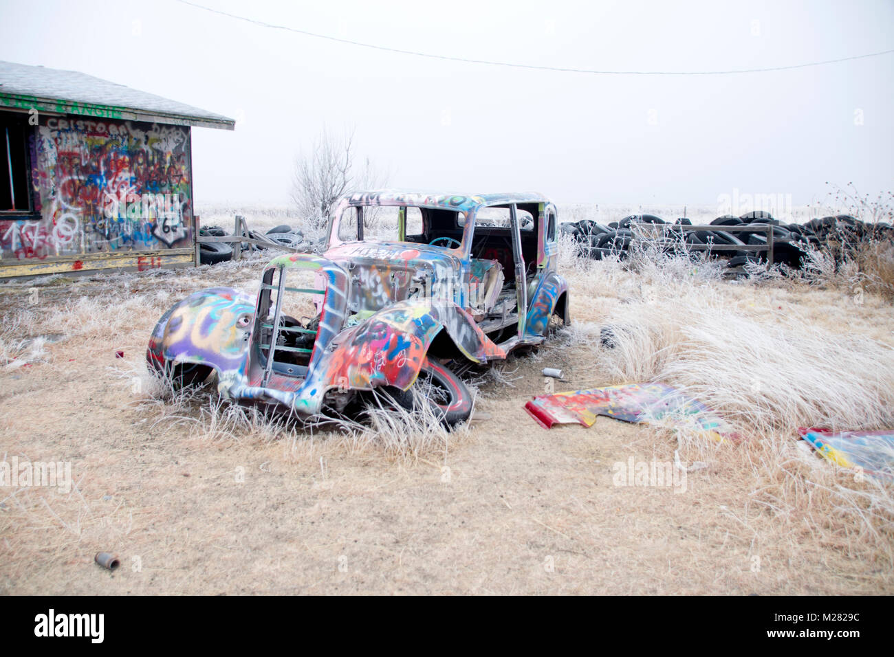 Une vieille voiture peint à la bombe à VW Bug Slug Ranch à Conway, Arkansas, à partir de la Route 66. Banque D'Images