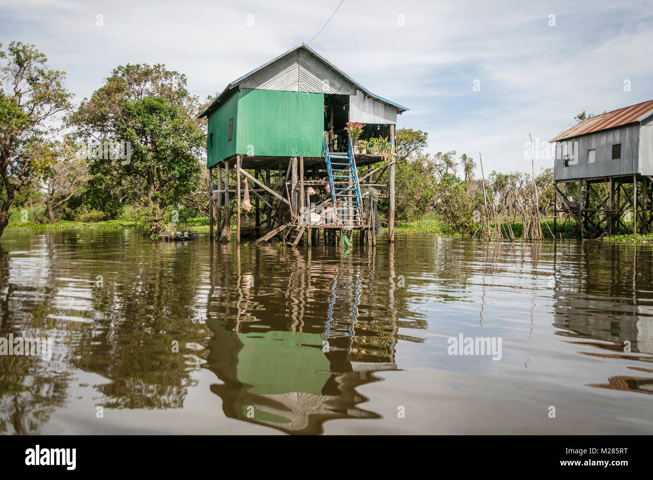 Maison sur pilotis, Kampong Phluk village flottant, la Province de Siem Reap, au Cambodge. Banque D'Images