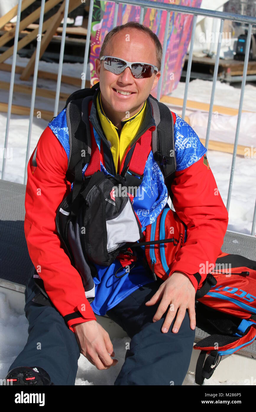 David MEIWORM Physiotherapeut genießt die Sonne von SOTSCHI - Zweites der deutschen Formation Paralympischen Mannschaft dans Sotschi Sotschi 2014 Jeux paralympiques Jeux paralympiques d'hiver de Sotchi / 2014 Banque D'Images