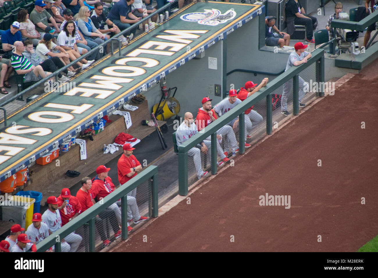 Le Los Angeles Angels watch de l'étang-réservoir contre les Mariners de Seattle. Banque D'Images