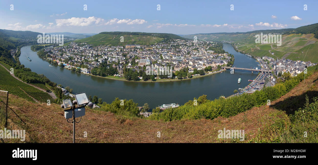 Moselschleife bei Bernkastel-Kues, Landkreis Bernkastel-Wittlich, Mosel, Mittelmosel, Rheinland-Pfalz, Deutschland, Europa | Moselle courbe à Bernkast Banque D'Images