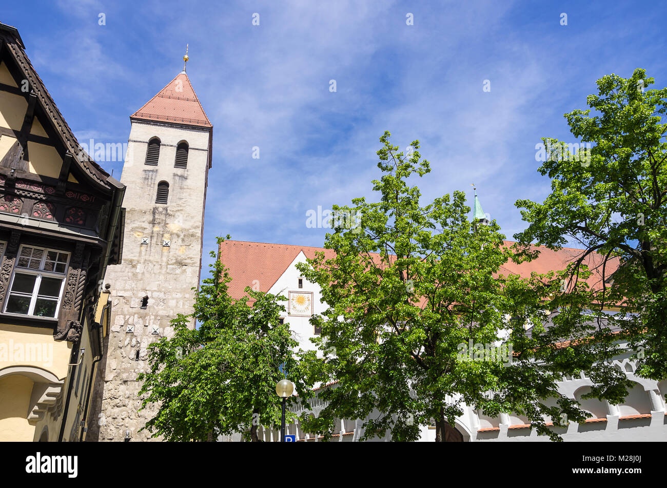 L'architecture médiévale et la tour en Kapellengasse ruelle dans la vieille ville de Ratisbonne, Bavière, Allemagne. Banque D'Images