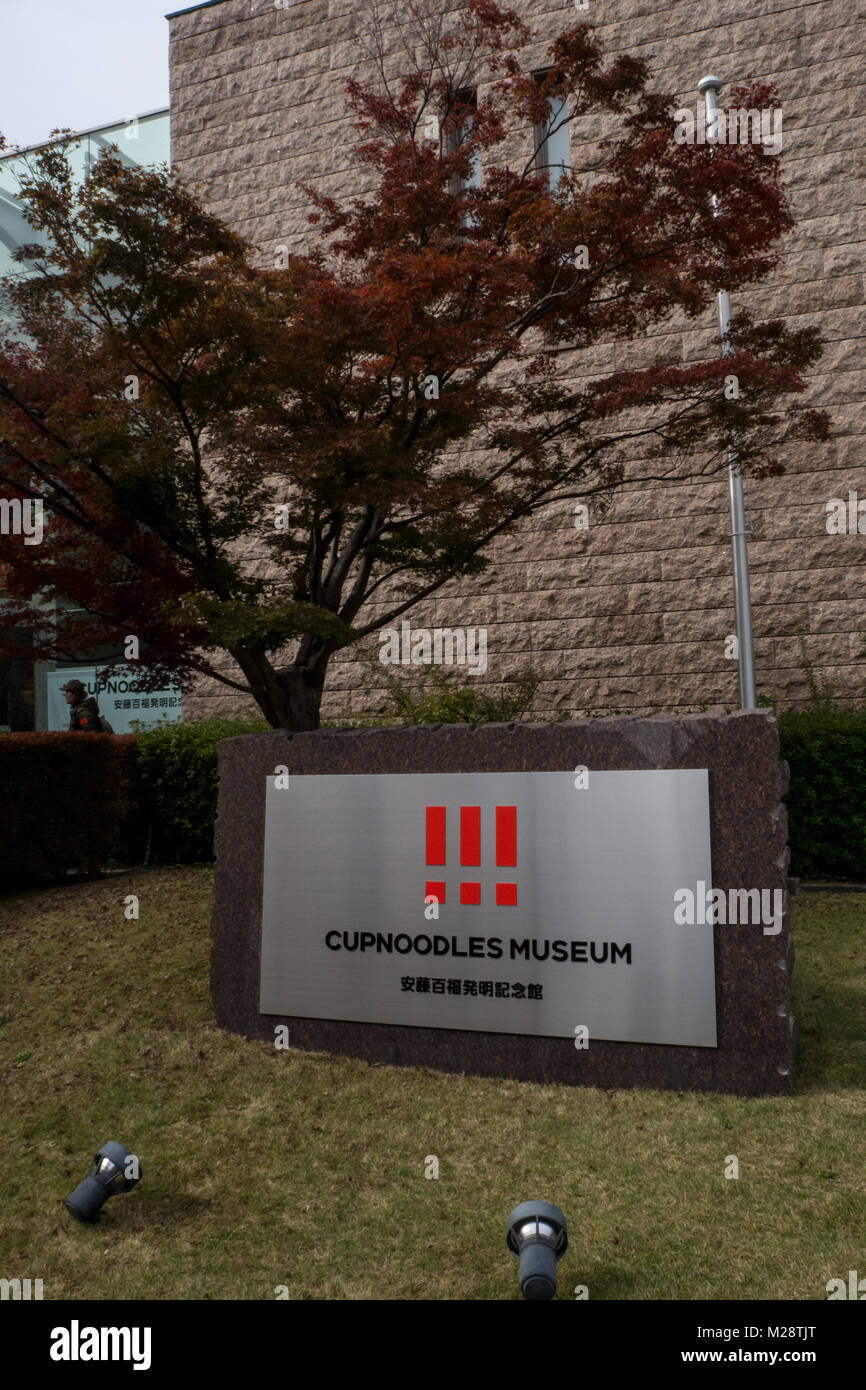 Cup Noodle signer en face de l'entrée à la Musée du Ramen Banque D'Images