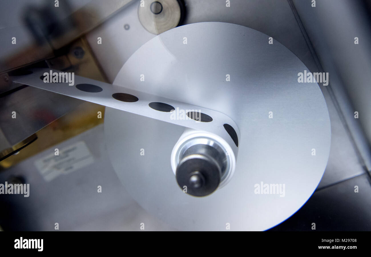 Les poussières recueillies à partir de l'air peut être vu sur une bande d'essai à un poste de surveillance de l'air à la Landshuter Allee à Munich, Allemagne, 06 février 2018. Le poste de surveillance a enregistré les plus hauts niveaux de dioxyde d'azote dans l'ensemble de l'Allemagne. Photo : Sven Hoppe/dpa Banque D'Images