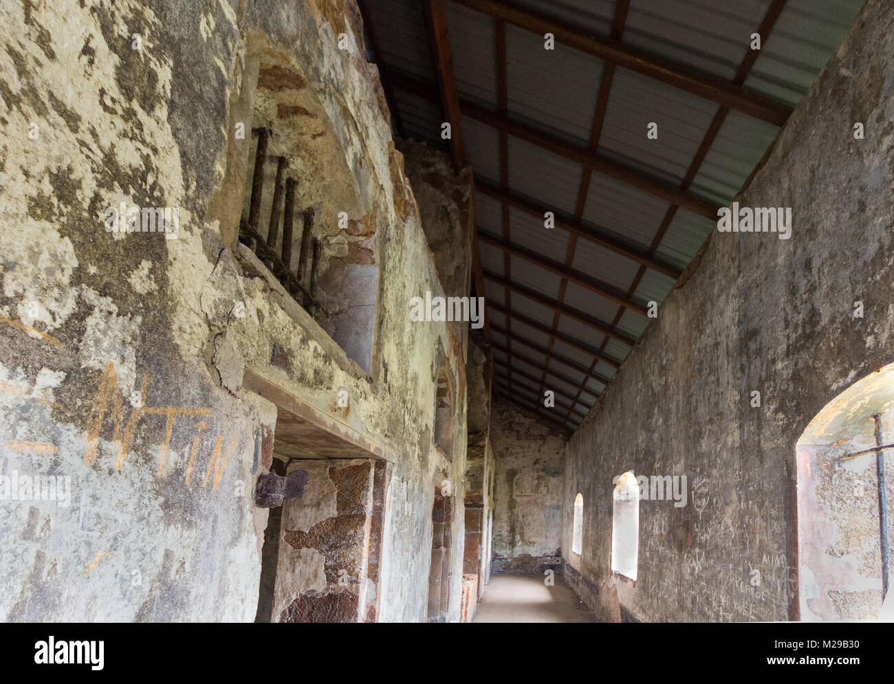 Intérieur d'une colonie pénale à l'île Royale, l'une des îles des Iles du Salut (Îles du salut) en Guyane. Ces îles font partie d'une pe Banque D'Images
