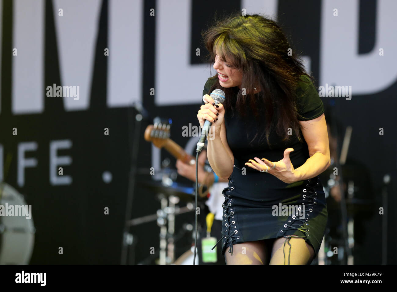 Imelda may joue sur la scène principale à l'Cornbury Music Festival 2017 - [crédit : Andy Trevaskis] Banque D'Images