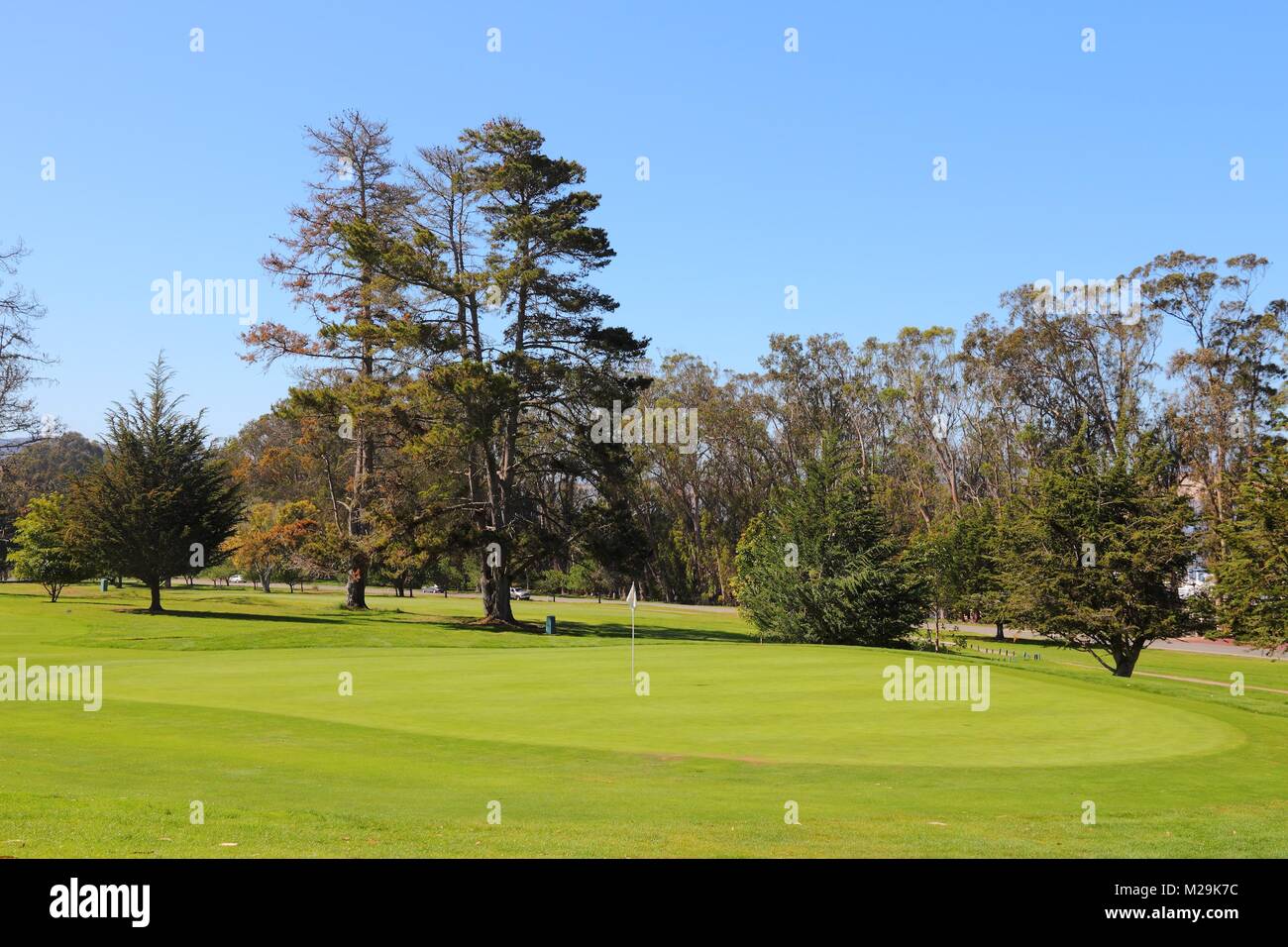 Californie, États-Unis - Trou à un terrain de golf. Banque D'Images