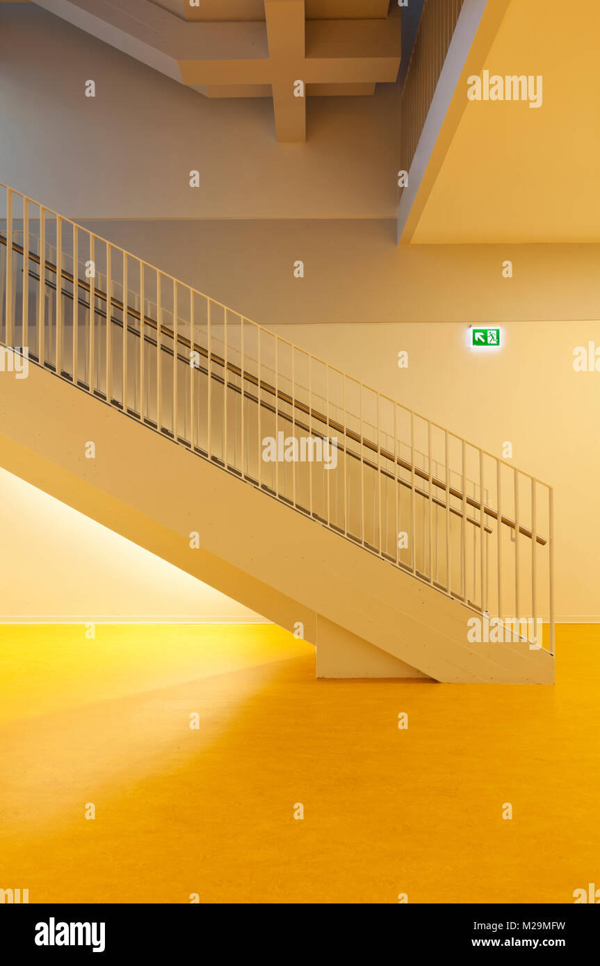 L'école publique moderne, escalier Banque D'Images
