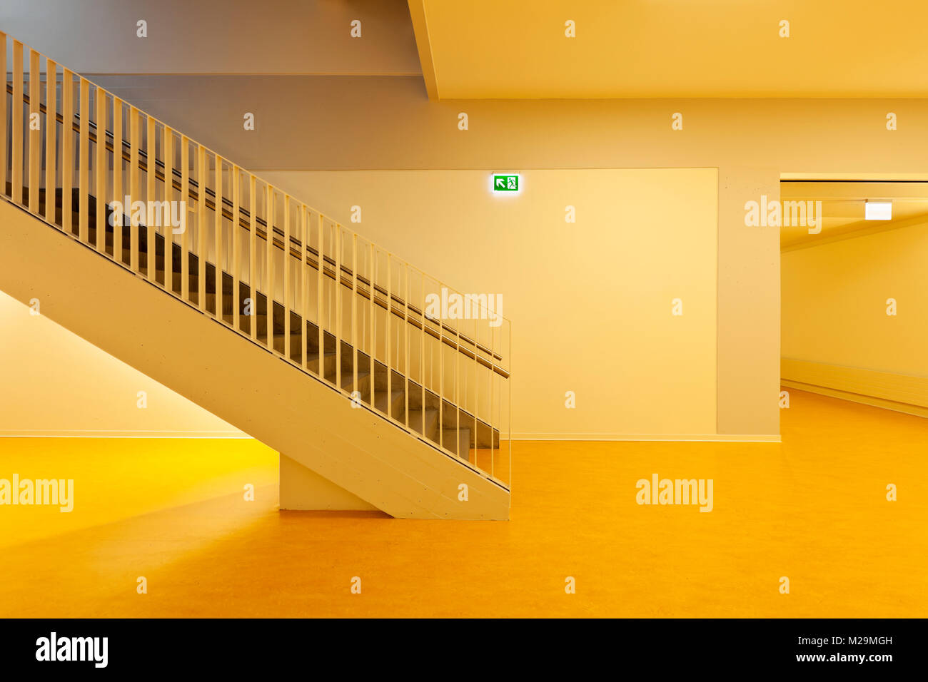L'école publique moderne, escalier Banque D'Images