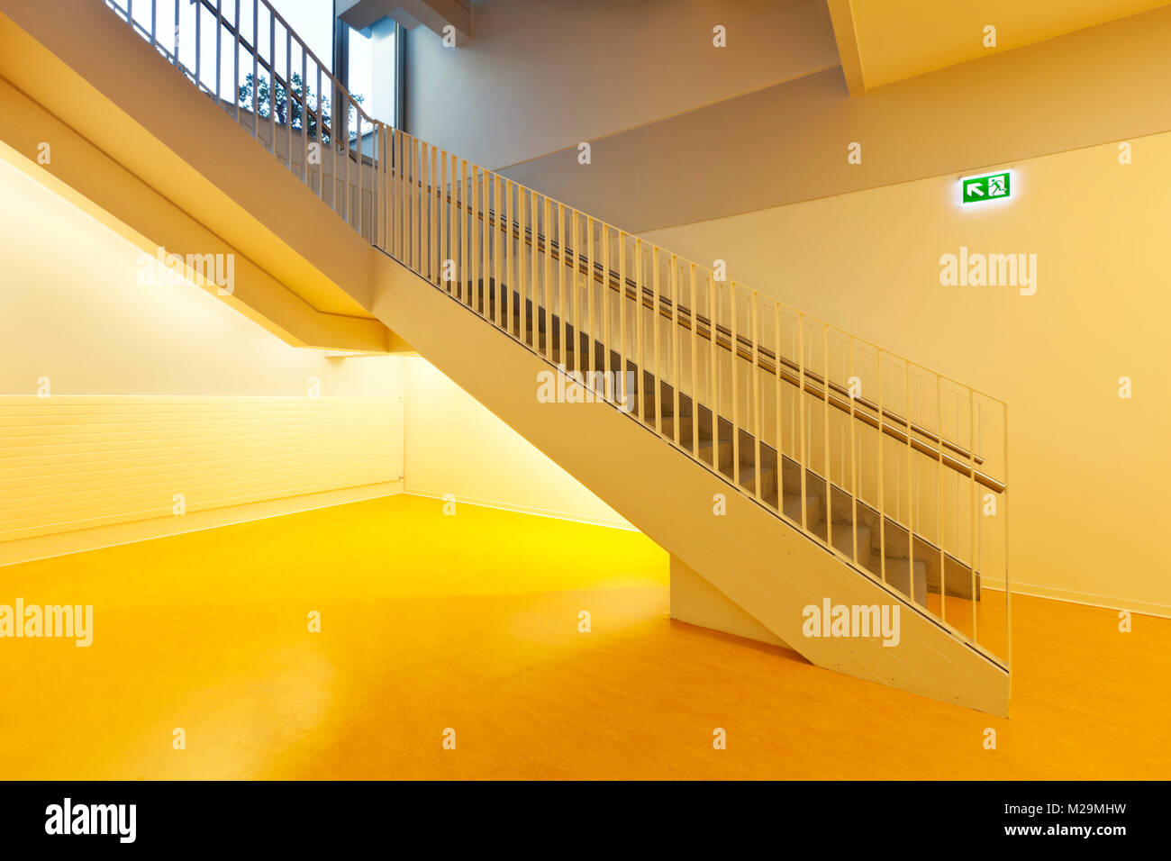 L'école publique moderne, escalier Banque D'Images
