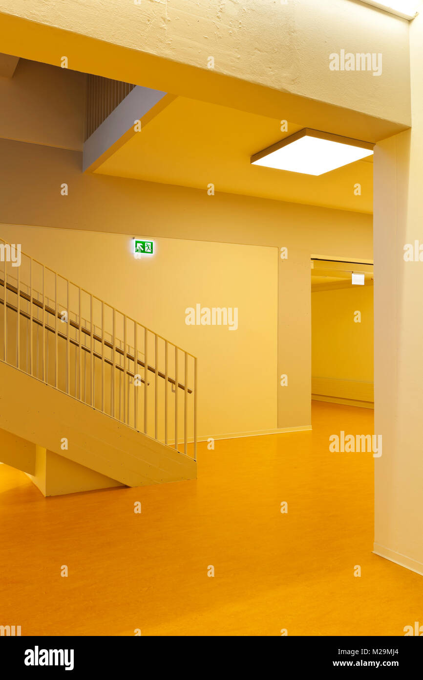 L'école publique moderne, escalier Banque D'Images