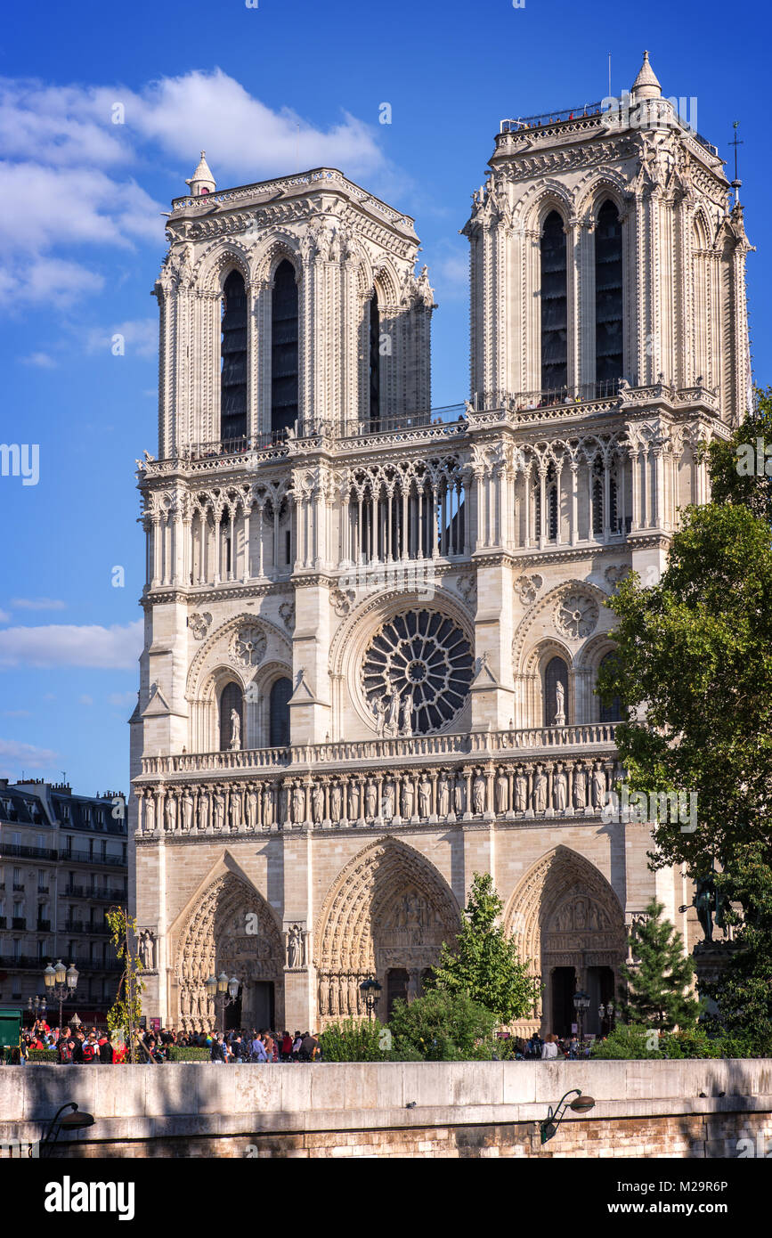 Façade de Notre Dame de Paris, France Banque D'Images