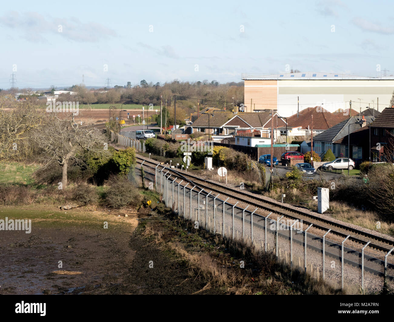Ligne de chemin de fer de Romsey à Redbridge à côté de la Réserve Naturelle de test inférieur, Southampton, Hampshire, England, UK Banque D'Images