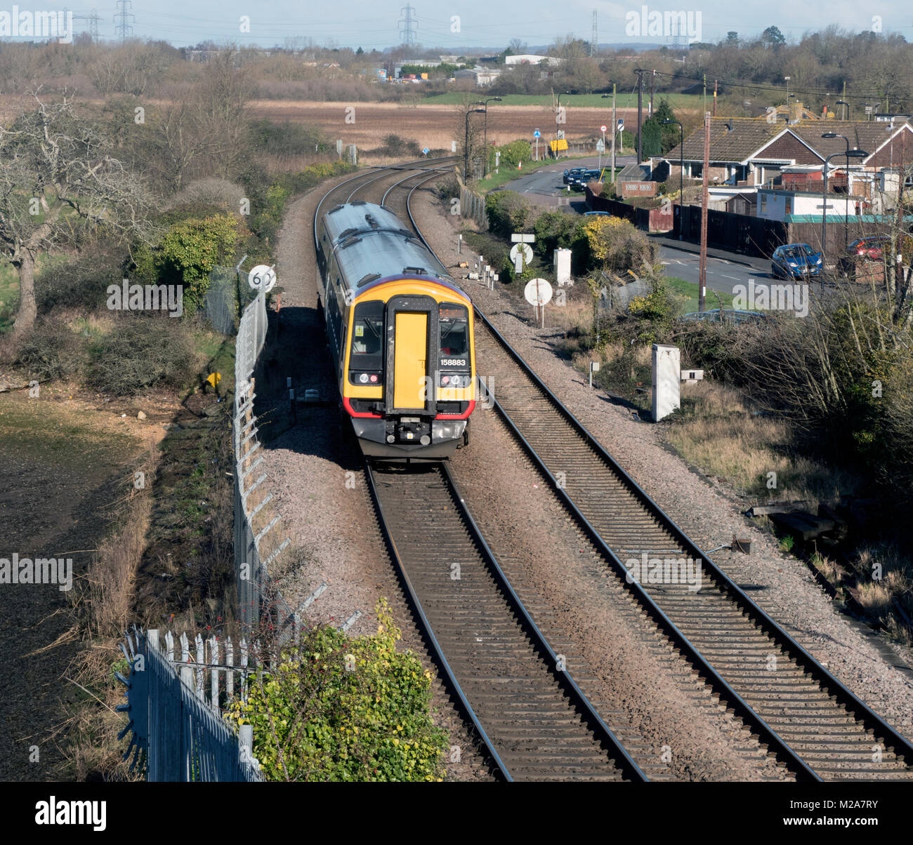 Ligne de chemin de fer de Romsey à Redbridge à côté de la Réserve Naturelle de test inférieur, Southampton, Hampshire, England, UK Banque D'Images