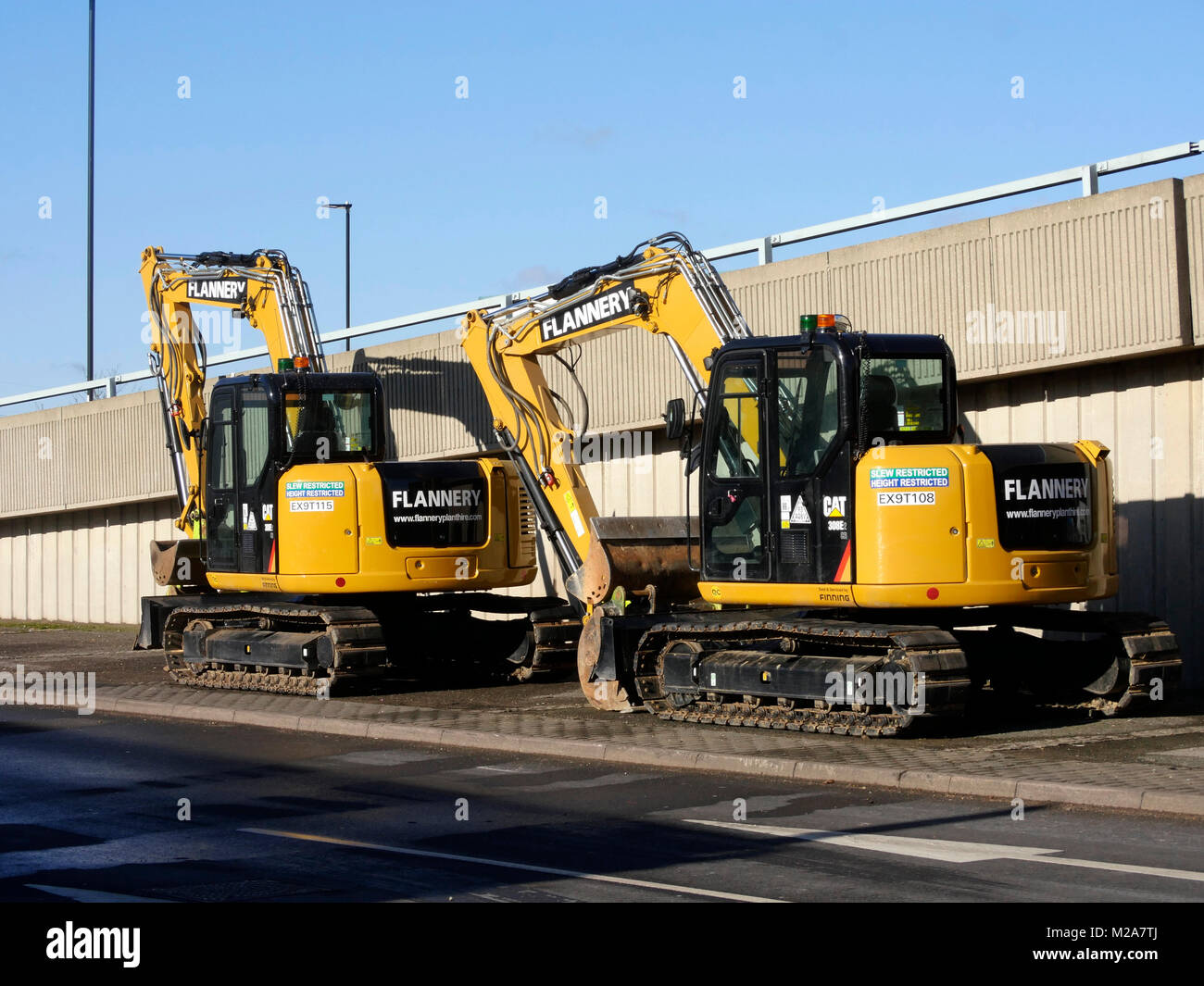 Des machines des lourds sur route dans Redbridge, nr Southampton, Hampshire, England, UK Banque D'Images